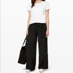 Lululemon On The Fly Pant *Wide Leg Woven 31.5" - Size 6 - Like New